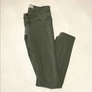 TILLY’S sage green stretchy skinny jeans